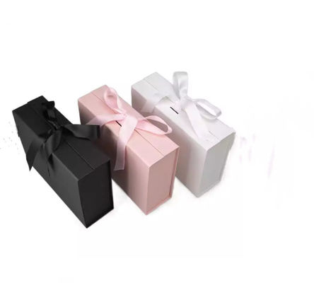 กล่องของขวัญแต่งงานย่อยสลายได้ Debossing Magnetic Cardboard Box Recyclable
