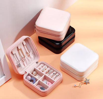 กล่องใส่เครื่องประดับกำมะหยี่มีสไตล์กล่องใส่เครื่องประดับ Pantone หนัง PU