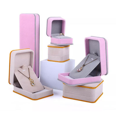 OEM แหวน สร้อยคอ กล่องบรรจุภัณฑ์ กล่องเครื่องประดับกำมะหยี่สีชมพู ISO9001