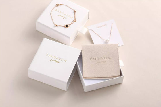 PandaSew สร้อยข้อมือเครื่องประดับกล่องบรรจุภัณฑ์ Deboss กระดาษแข็ง