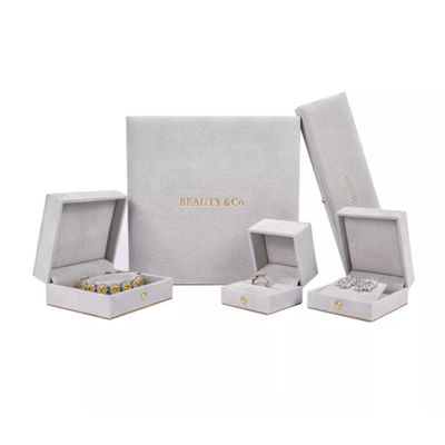 กล่องของขวัญสร้อยคอกำมะหยี่ PU ฉลากส่วนตัว, กล่องของขวัญบรรจุภัณฑ์เครื่องประดับหรูหรา