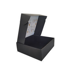 E Flute กล่องบรรจุภัณฑ์อาหารแบบกำหนดเอง Deboss CMYK Cardboard Mailing Box