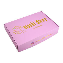 กล่องบรรจุภัณฑ์กระดาษลูกฟูกรีไซเคิลได้ Food Grade Deboss ISO